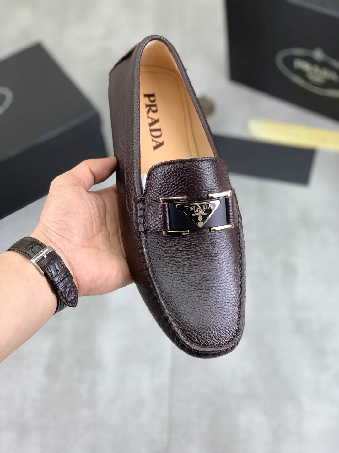 Men's Men's Shoes 💰P380💰【New Style】🆘 🔥🆕【PRADA】Prada Hong Kong high-quality pea shoes. Loaf style for lazy people. This fabric is made of 🇮🇹 imported top-grade Italian first-layer cowhide➕full first-layer pigskin lining. The lining is more high-end. The original non-slip and wear-resistant rubber outsole is the only choice for driving. Size: 38-45 4️⃣colors available